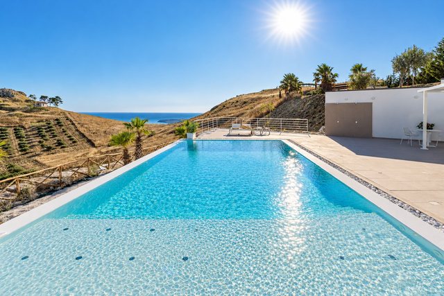 La piscina a sfioro
