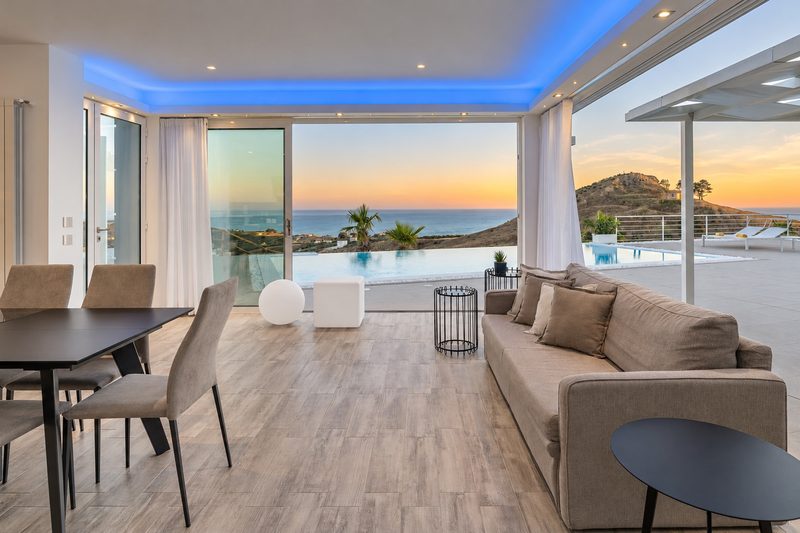 Soggiorno e cucine di Villa Domizia, Bovo Marina