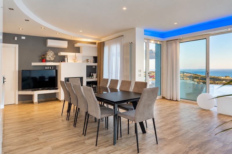 Soggiorno e cucine di Villa Domizia, Bovo Marina