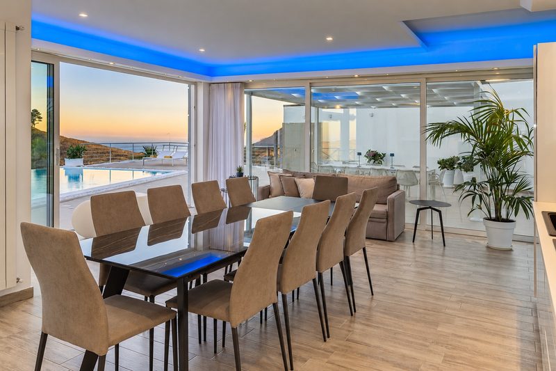 Soggiorno e cucine di Villa Domizia, Bovo Marina