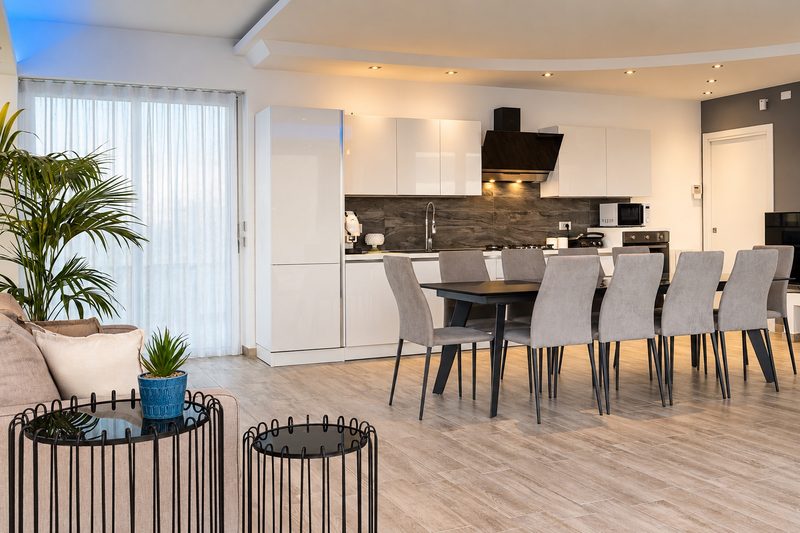 Soggiorno e cucine di Villa Domizia, Bovo Marina