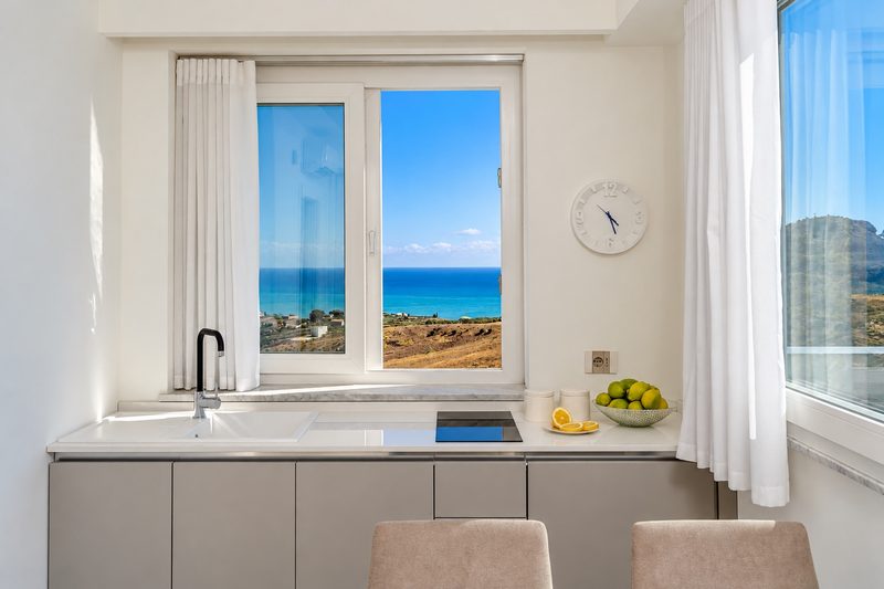 Soggiorno e cucine di Villa Domizia, Bovo Marina